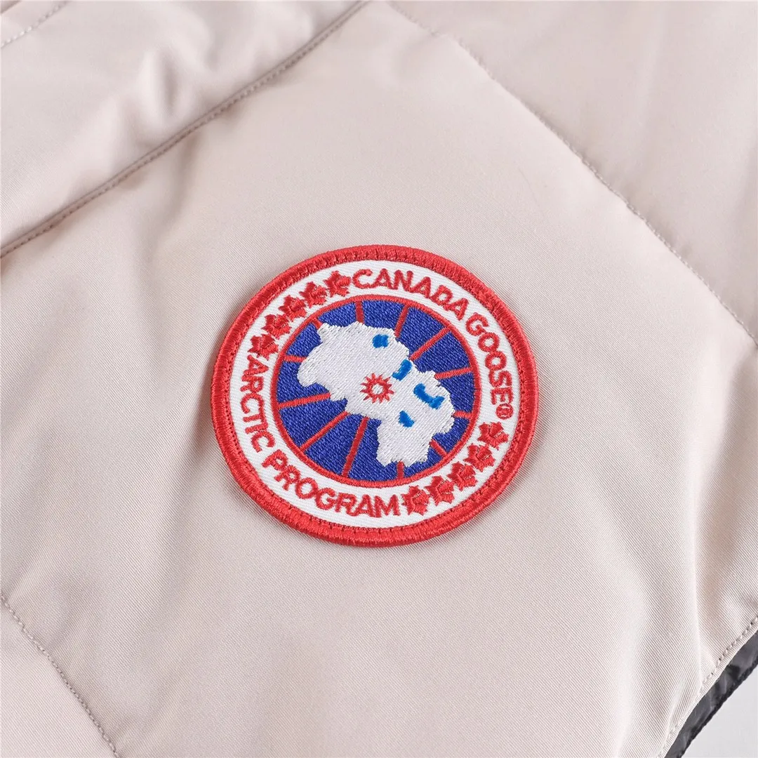 P320 Canada Goose Canada Goose #Freestyle Crew 4154M men’s and women’s vest down ➖ Genuine synchronous anti-counterfeiting chip sensor! ➖ Imported Behringer embroidery machine to customize 10,000-needle embroidery logo! ➖ Imported 21-count polyester-cotton blended original fabric, using Feather-Light 10D waterproof coating fabric, made of 84.5% polyester fiber and 15.5% cotton, 100% the best feel in the entire network! ➖ The genuine official website uses the national standard 80 white duck down, and will never be misled by false claims such as 90 down or goose down! ➖ 100% nylon nylon lining with double double-layer sealing design to prevent velvet from running away. Top-grade polar fleece is used in the collar and pockets to keep warm and comfortable! ➖ Yoshida YKK provides original custom-made electroplated sliders. YKK two-way lockable zippers are tight and smooth and will not peel off paint! ➖ 3M composite original Velcro is durable, and all accessories and hardware are disassembled and customized!  SIZE: XS S M L XL XXL [Attached: Size chart]